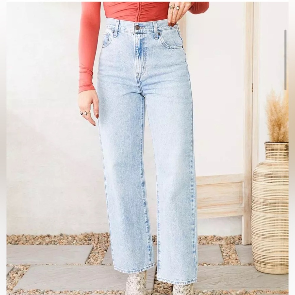 High waisted straight Levi’s jeans